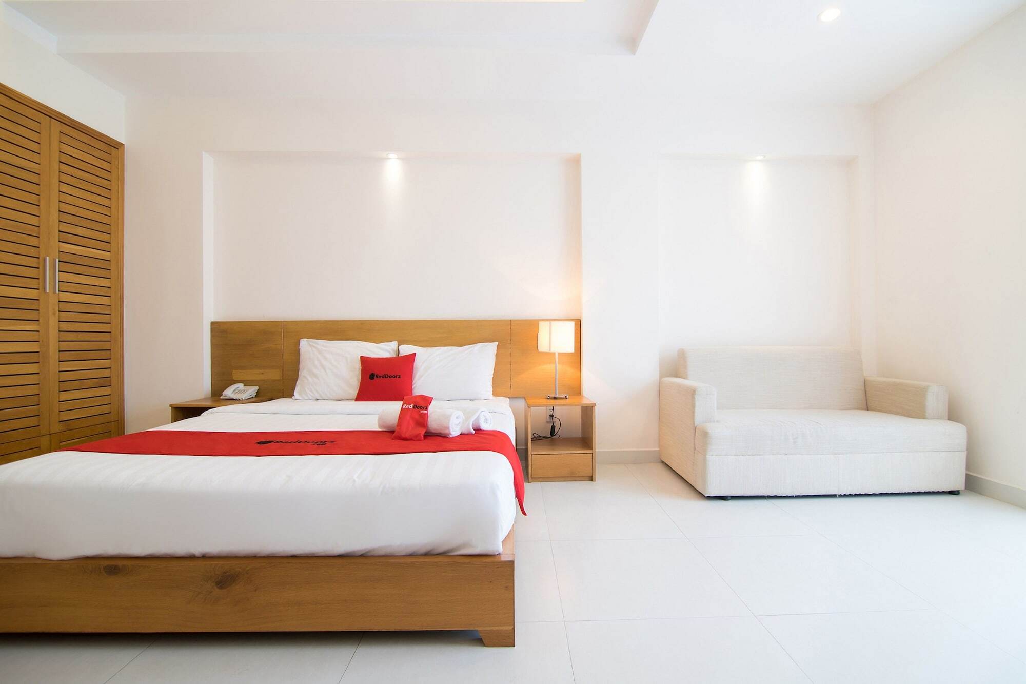 Reddoorz Plus Near Secc D7 Bandar Ho Chi Minh Luaran gambar