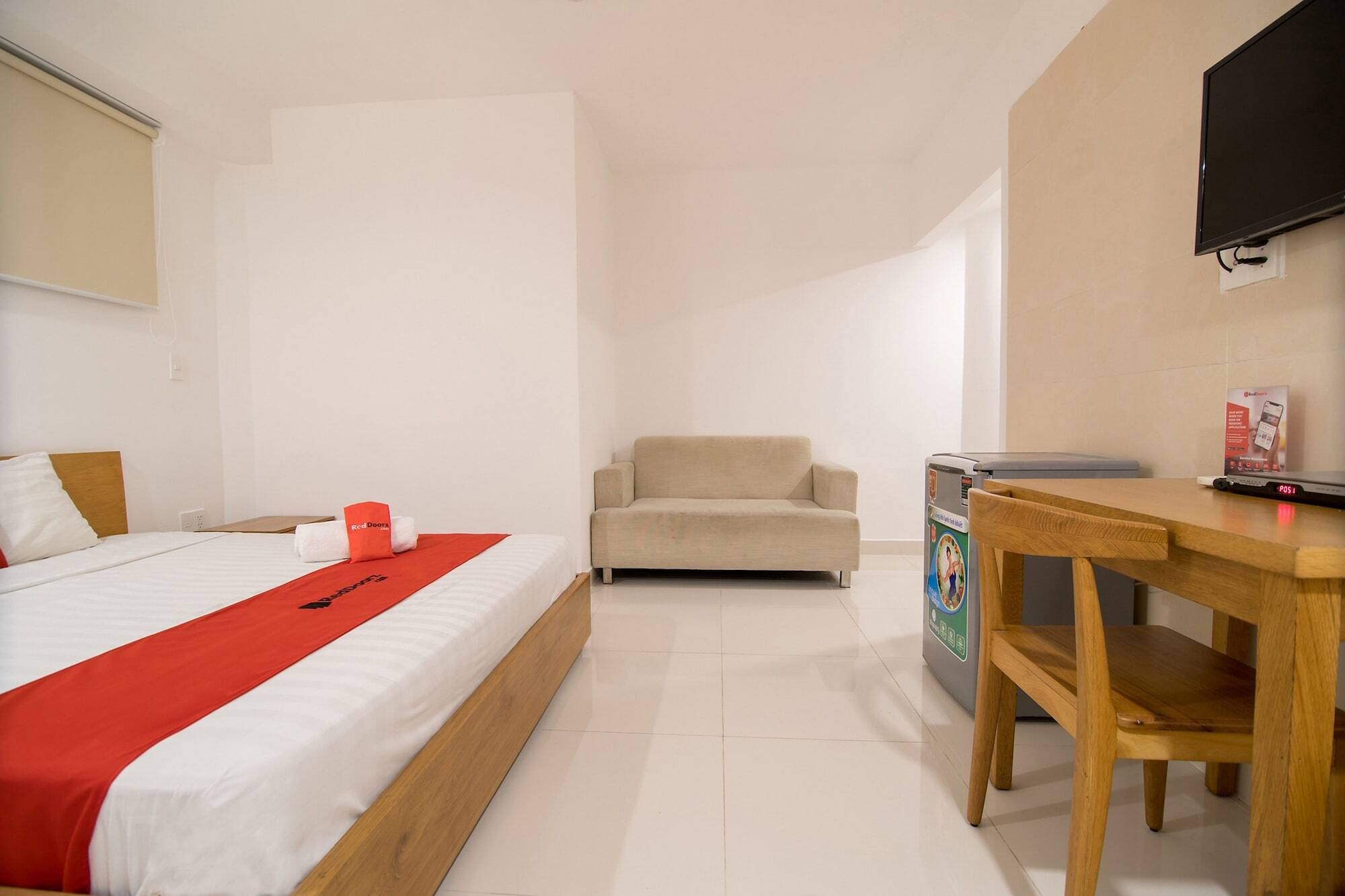 Reddoorz Plus Near Secc D7 Bandar Ho Chi Minh Luaran gambar