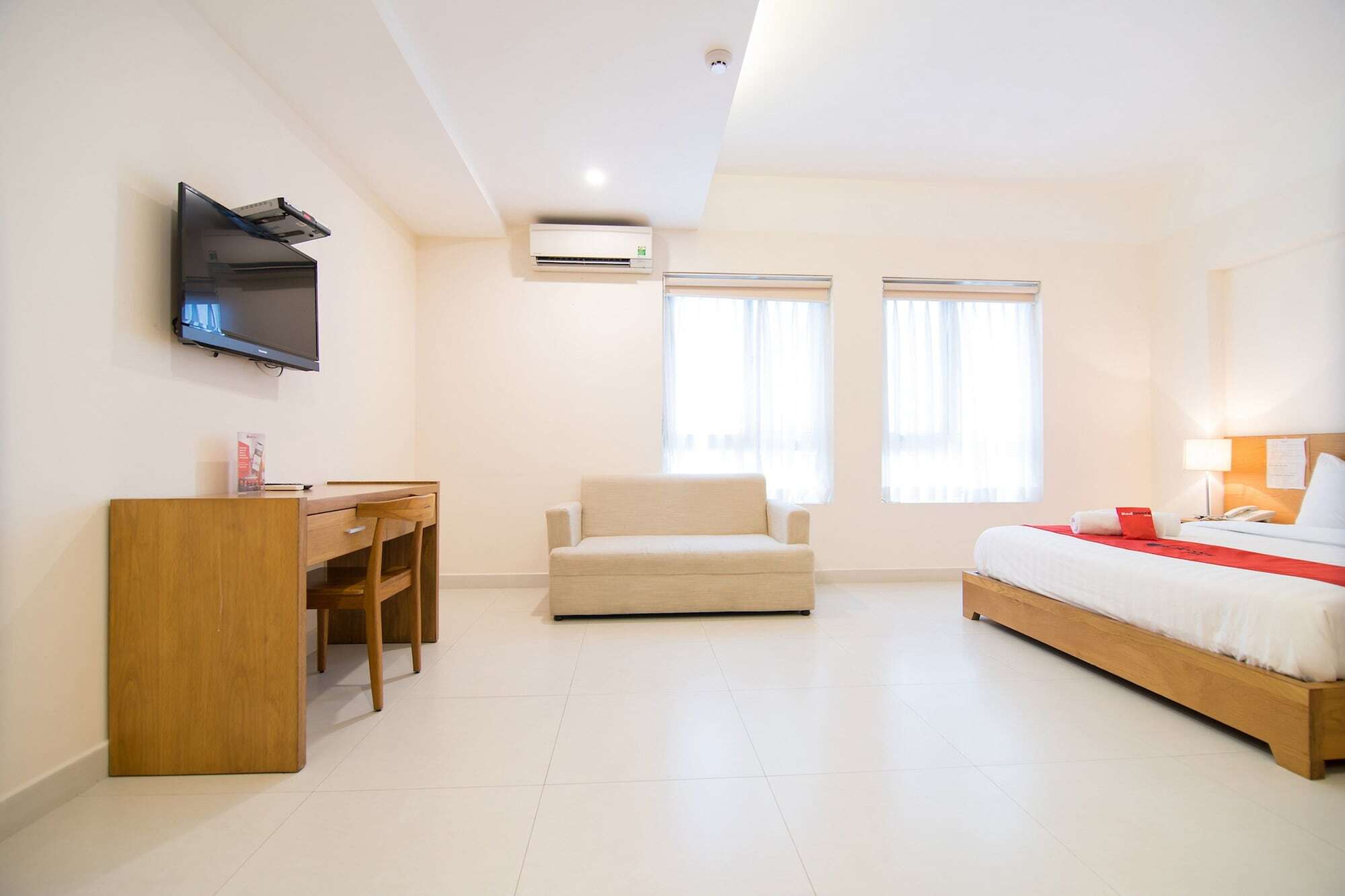 Reddoorz Plus Near Secc D7 Bandar Ho Chi Minh Luaran gambar