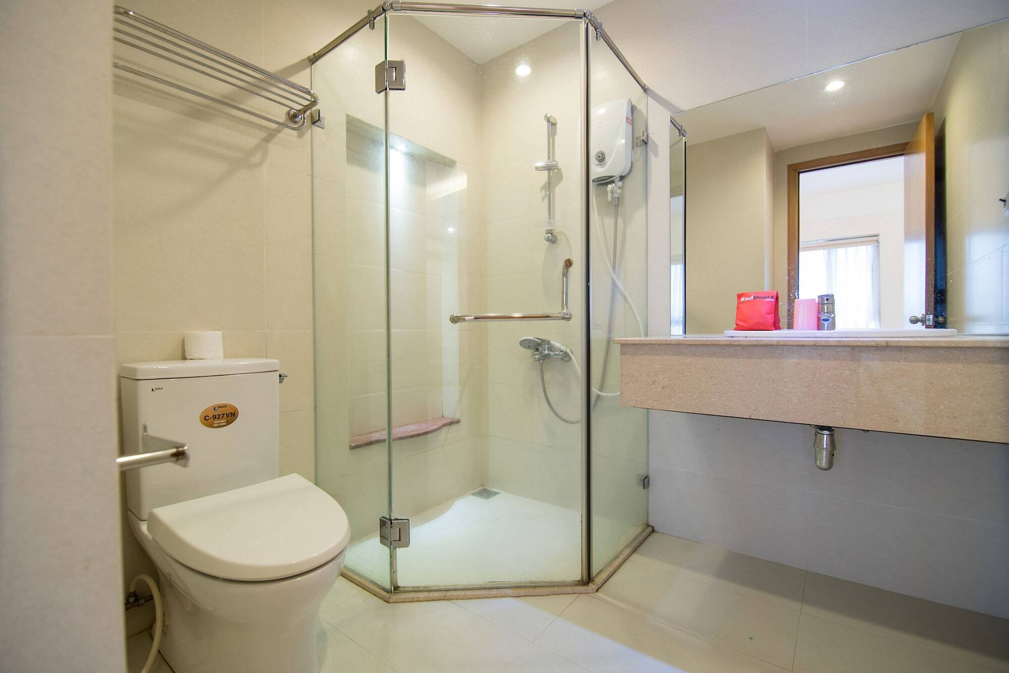 Reddoorz Plus Near Secc D7 Bandar Ho Chi Minh Luaran gambar