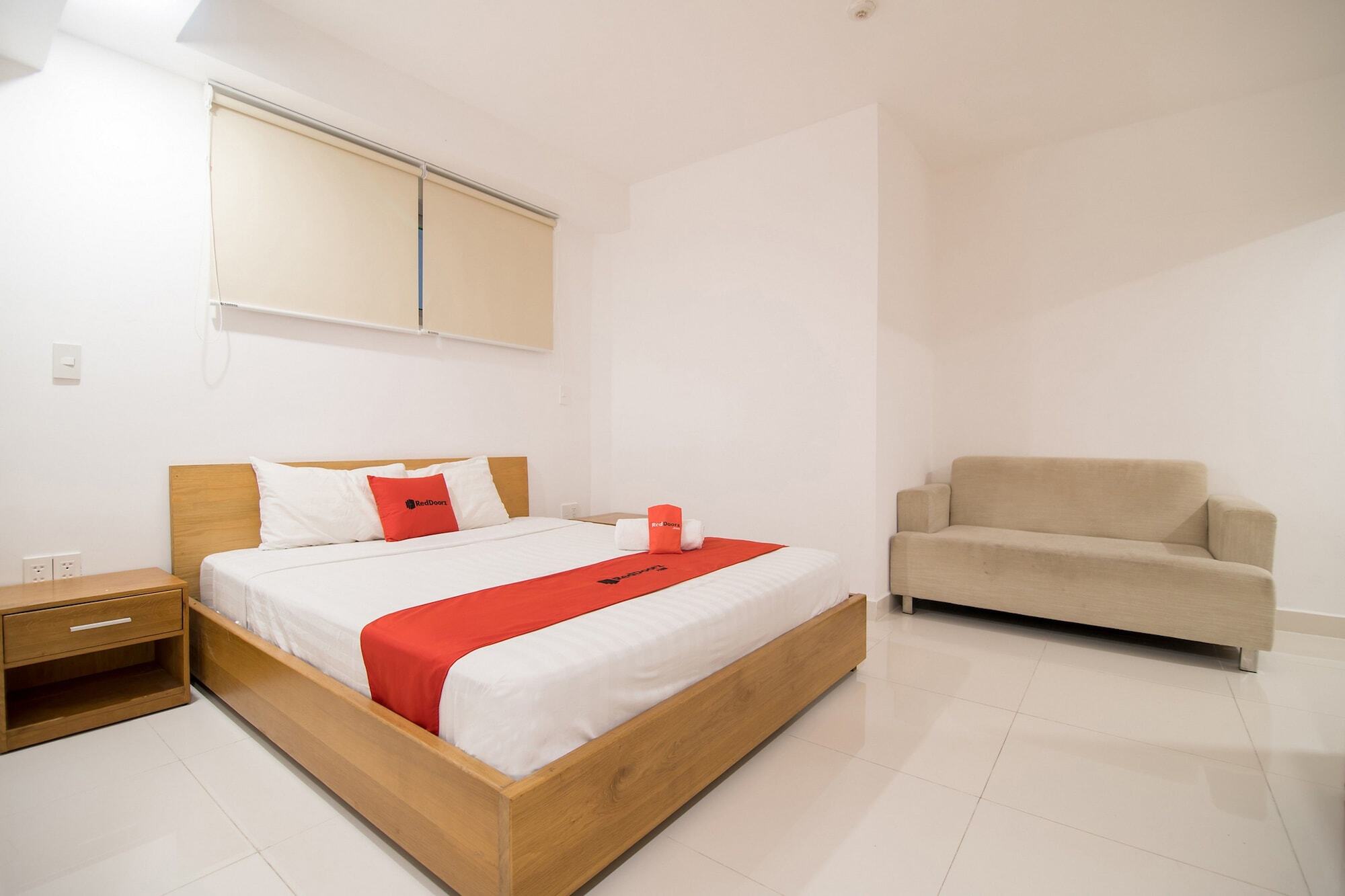 Reddoorz Plus Near Secc D7 Bandar Ho Chi Minh Luaran gambar