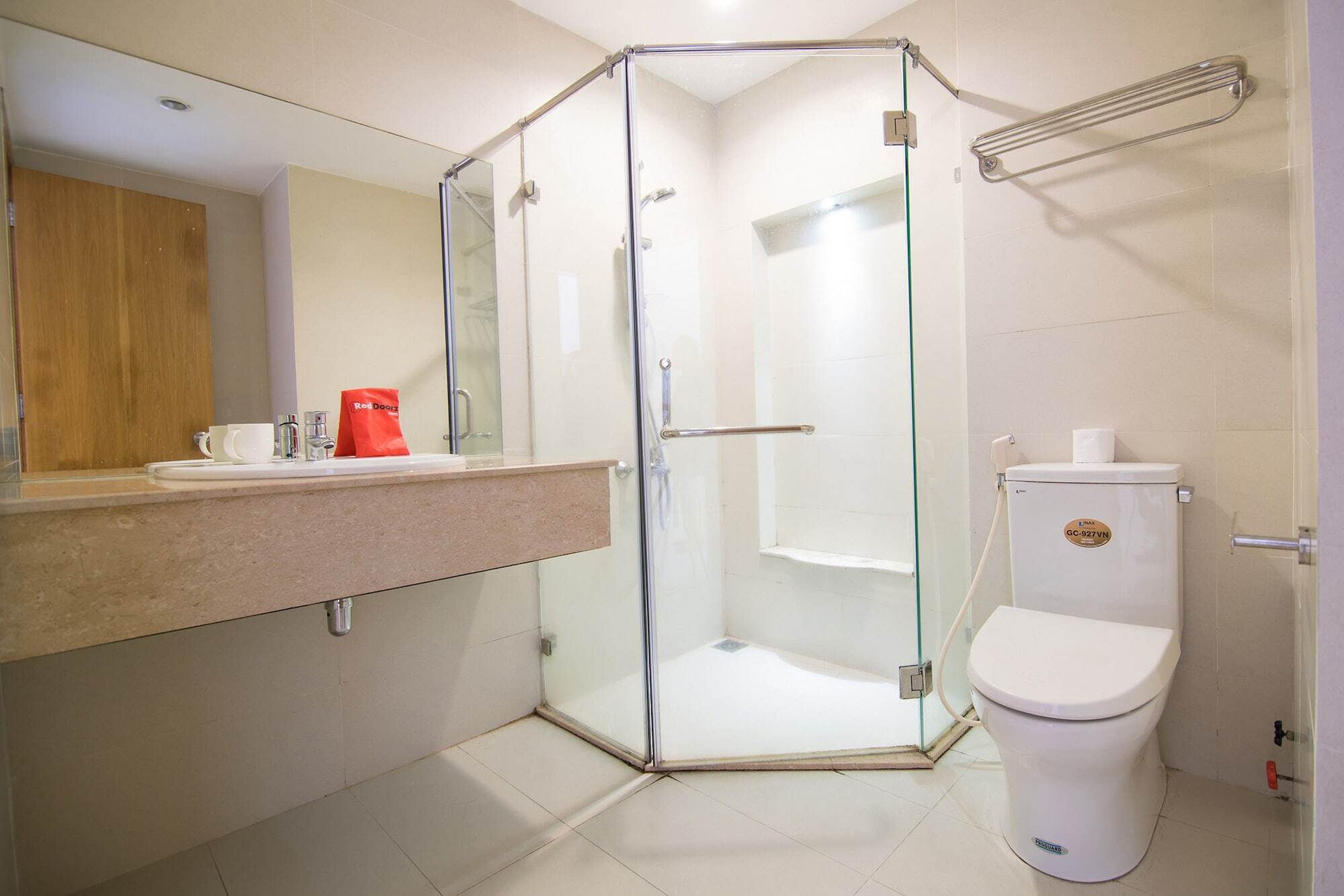 Reddoorz Plus Near Secc D7 Bandar Ho Chi Minh Luaran gambar