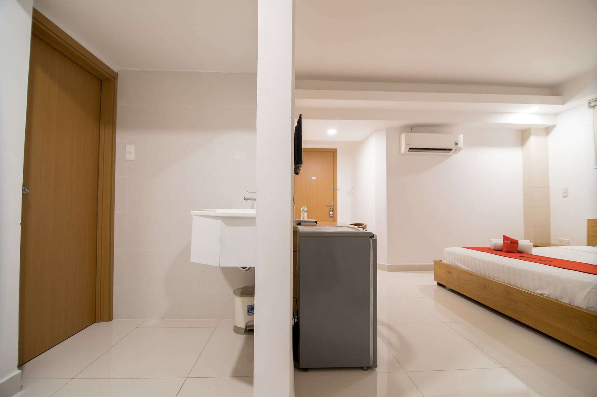 Reddoorz Plus Near Secc D7 Bandar Ho Chi Minh Luaran gambar